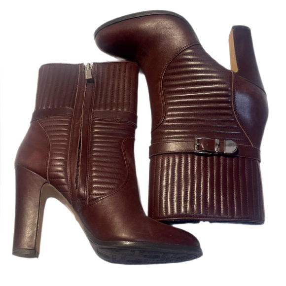 Vince Camuto Classic Trendy Stylish Rich Brown Leather Stacked Heeled Boots 8 - Picture 1 of 4